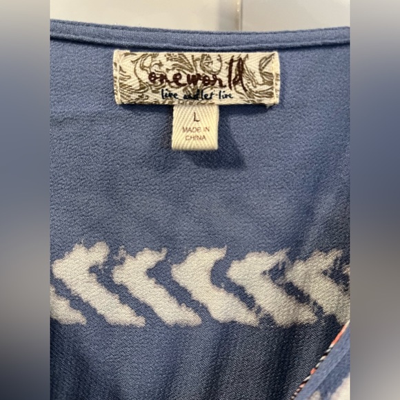 NWT One World Blouse with Floral Detail Size L - Picture 10 of 12